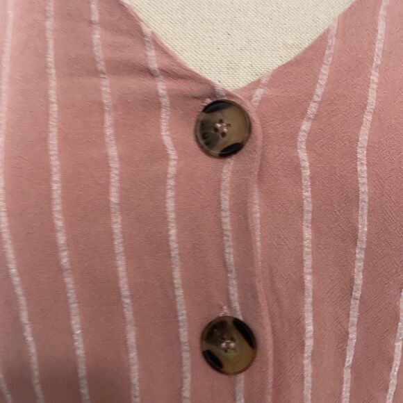 Urban Romantics Striped Button Front Crop Top - Picture 2 of 4